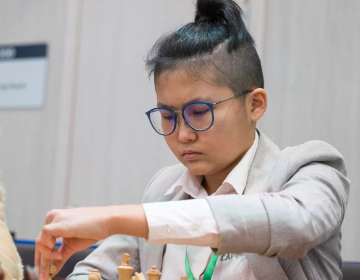 Bibisara Assaubayeva and Praggnanandhaa Rameshbabu during Round 9 of Norway Chess 2026 in Oslo.