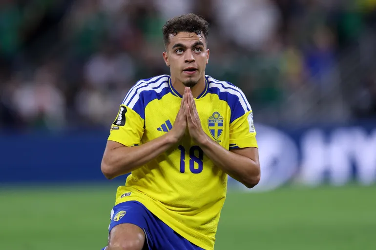 Yasin Ayari showing respect after his goal against Tunisia